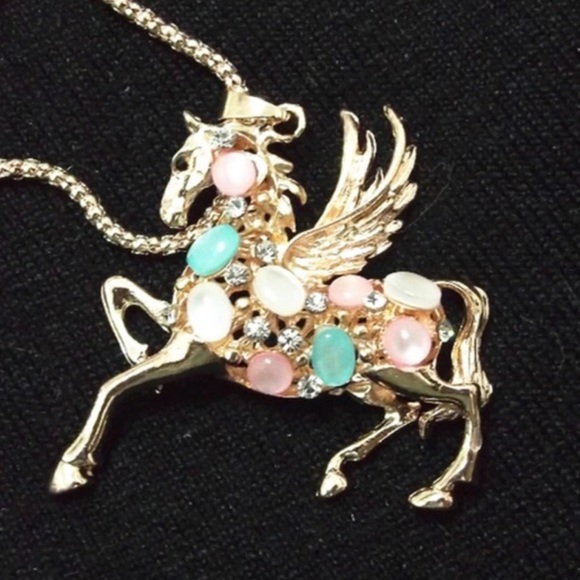 Pegasus Horse Pendant with 28" YGP - Picture 2 of 3