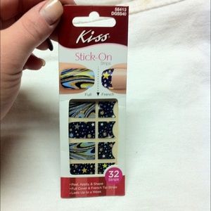 Kiss GALAXY nail strips 32 count