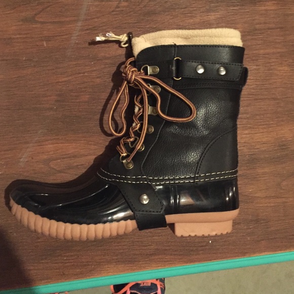 Black duck boots