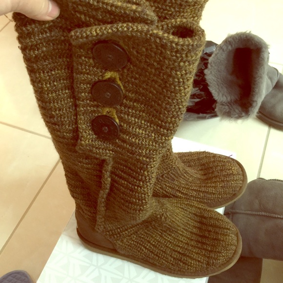 Knitted uggs cardy