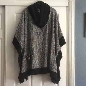 Black and white poncho with front pockets