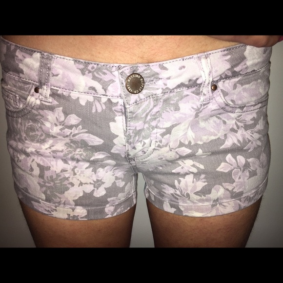 purple and grey flowers shorts - Picture 1 of 3