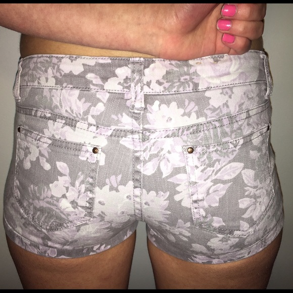purple and grey flowers shorts - Picture 2 of 3