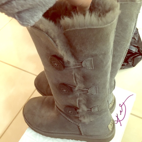 Ugg Bailey button triplet. Very good condition