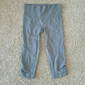 Lululemon workout crop