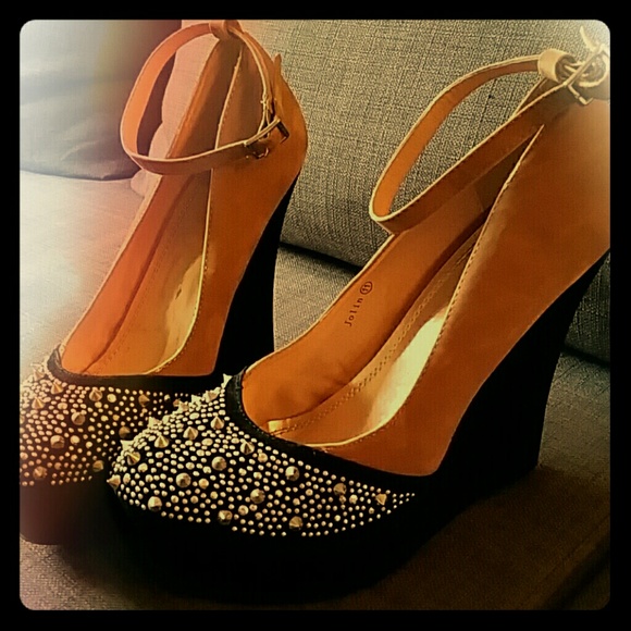 Herstyle Black spike nude wedge