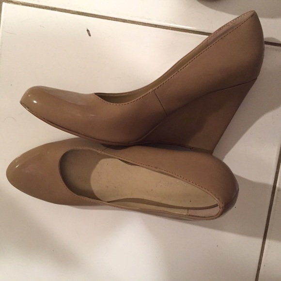 Beige wedges. Super sleek.