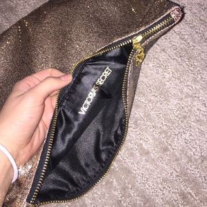 Hold sparkly makeup/ accessory bag