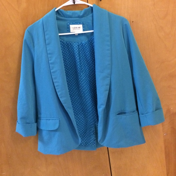 Feminine blue blazer