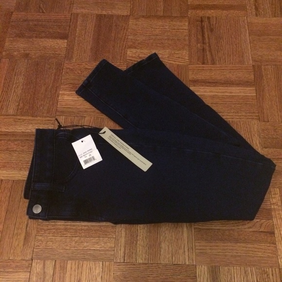NWTs! Rich & Skinny Jeans, Legacy style- size 25