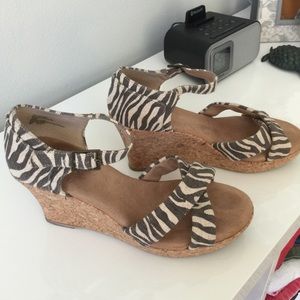 White Mountain wedge shoe