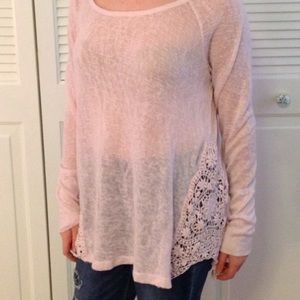 Long sleeve light sweater with pink lace