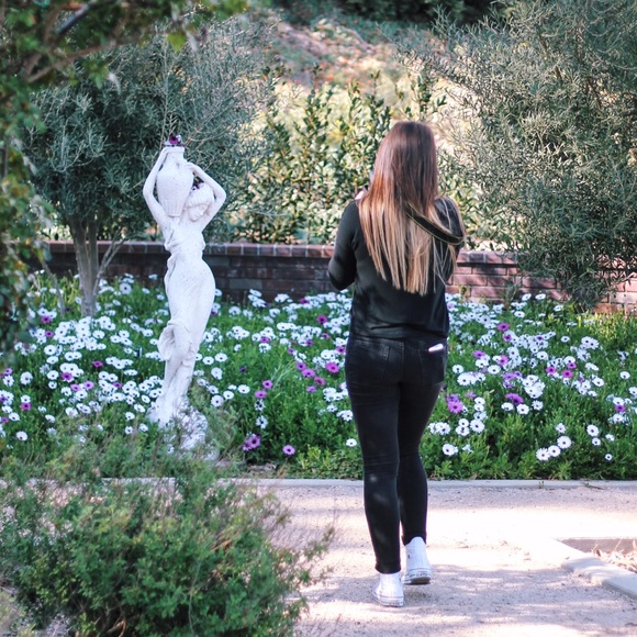 Meet your Posher, Madison - Picture 4 of 7