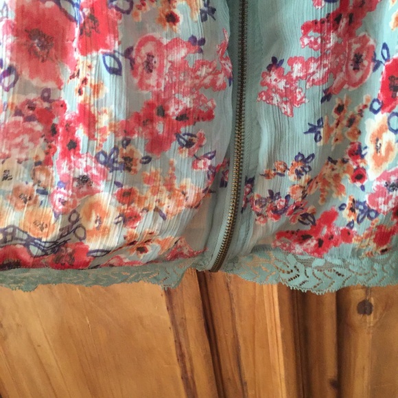 Spaghetti strap tank size small - Picture 3 of 3