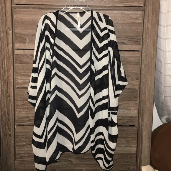 Black and white kimono