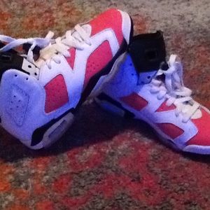 Jordan retro 6 boys size 5