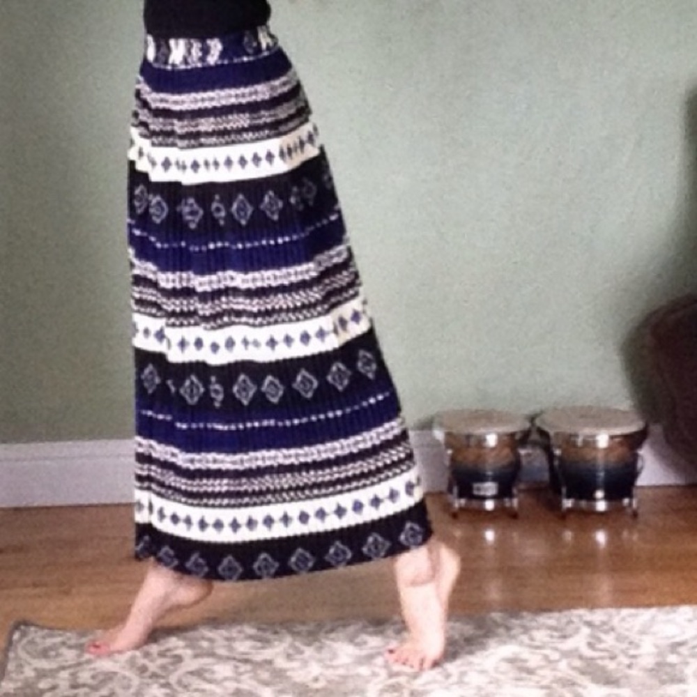 Native pattern pleated maxi skirt