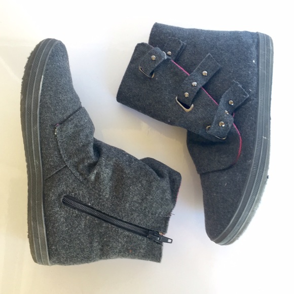 Refresh By Beston Shoes - Refresh Solis Ankle Booties