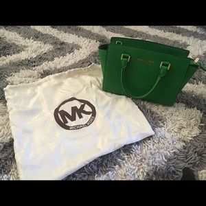 Michael Kors Saffiano Leather Selma Bag(medium)