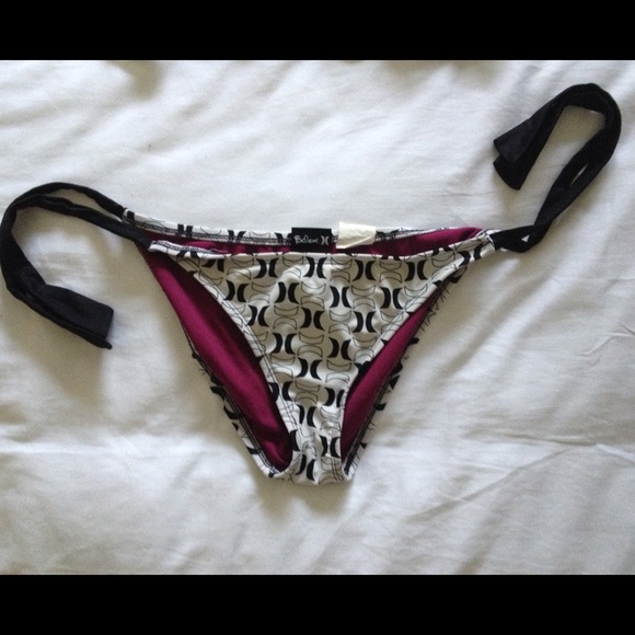 🚫 SOLD! 🚫 Black & White Swim Suit Set - Picture 2 of 4