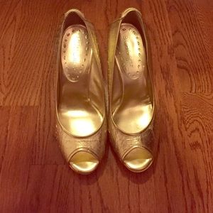 BCBGirls gold wedge 👑