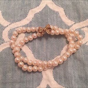 SALE 🎀Double pearl bracelet with gold bow🎀