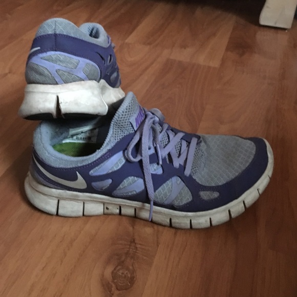 5.0 Nike Free Runs