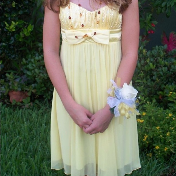 Windsor size small yellow homecoming dress - Picture 4 of 4