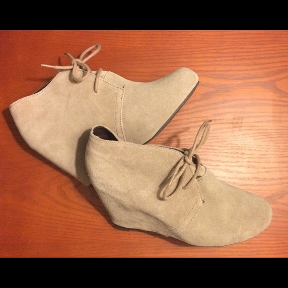 Taupe Lace-up Wedges