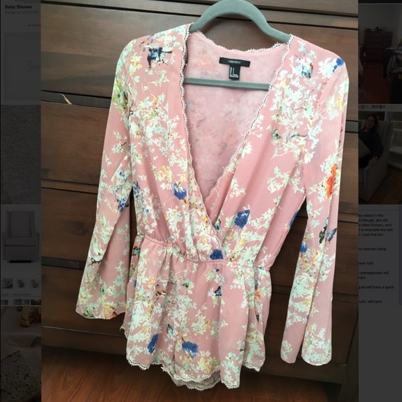 Beautiful floral romper 🌺🌸🌷 - Picture 2 of 4