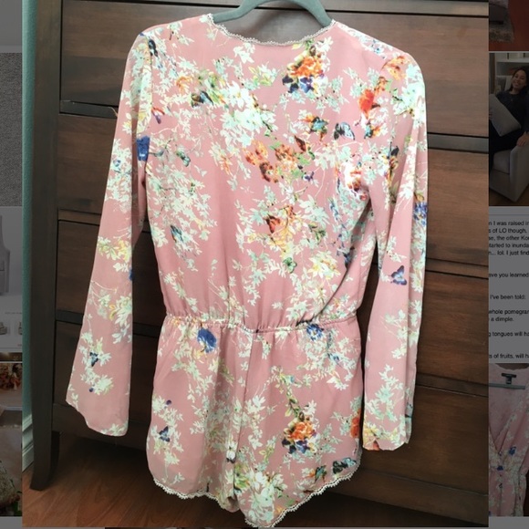 Beautiful floral romper 🌺🌸🌷 - Picture 3 of 4