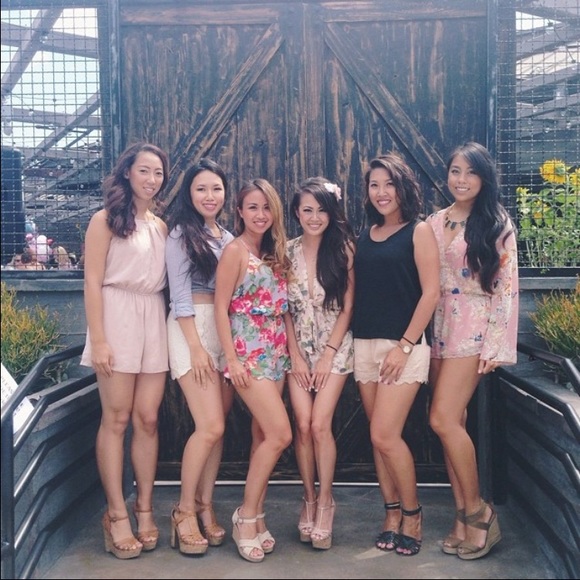 Beautiful floral romper 🌺🌸🌷 - Picture 4 of 4