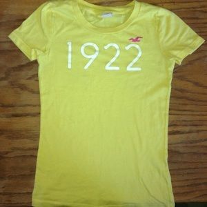 Hollister Graphic Tee