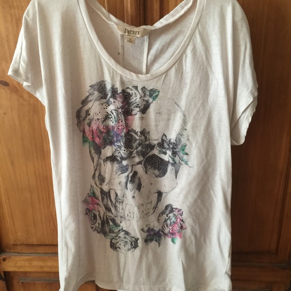 White V-neck tee with a skull, flowers, and studs