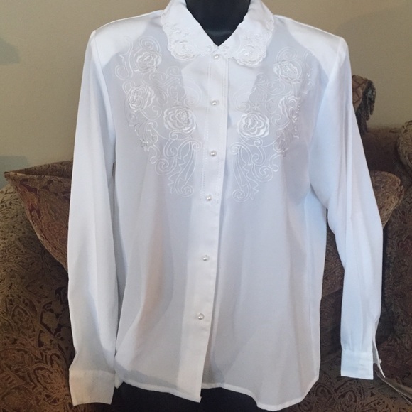 Ship N Shore Embroidered Pearl Top NWT