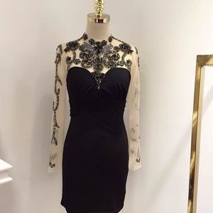 Jewelry detail dress with sheer sleeves🎁