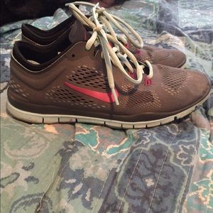 Nike tennis shoes! *FINAL PRICE*