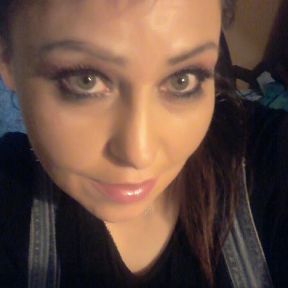 Meet your Posher, Andrea - Picture 2 of 3