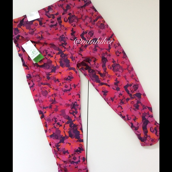 GAIAM Pants - GAIAM Athletic Capris NWT 🎉Host Pick🎉