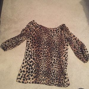 Cute flowy cheetah shirt with red bow on the back