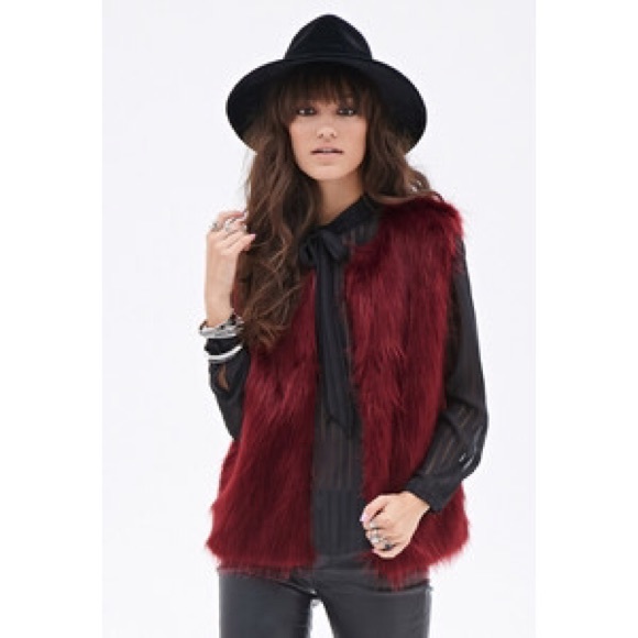 ✨NEW Red faux fur vest!