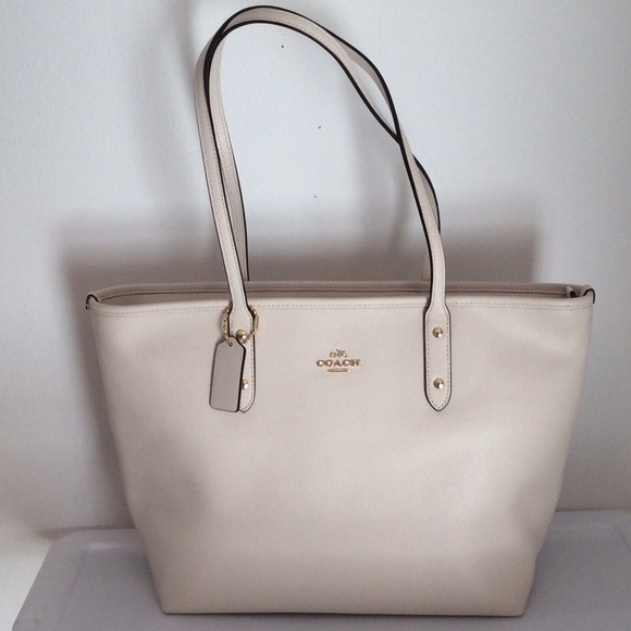 Coach Handbags - NWT 🔶COACH Crossgrain City Zip Tote