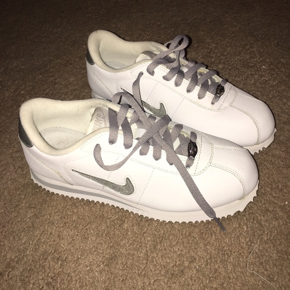 White Nike Carter's 72