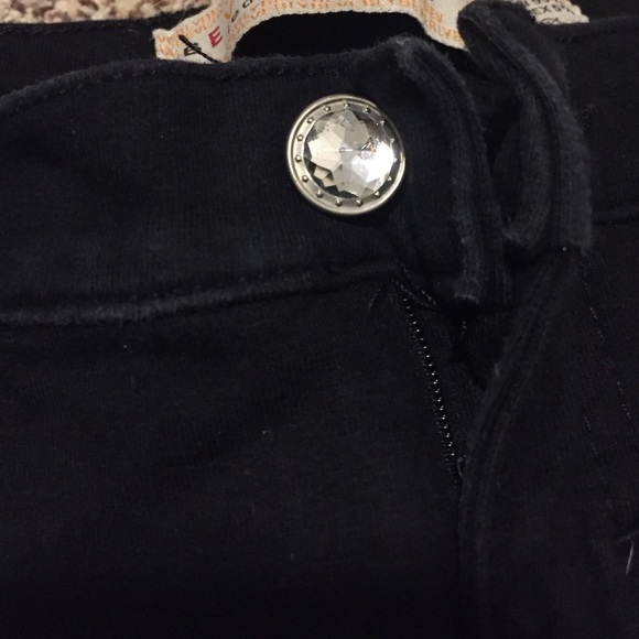 Black high waisted shorts - Picture 2 of 3