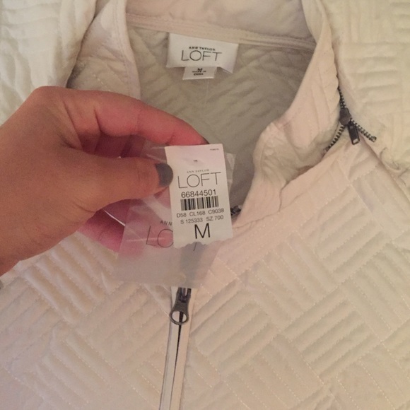 ANN TAYLOR LOFT cream colored Vest - Picture 3 of 4