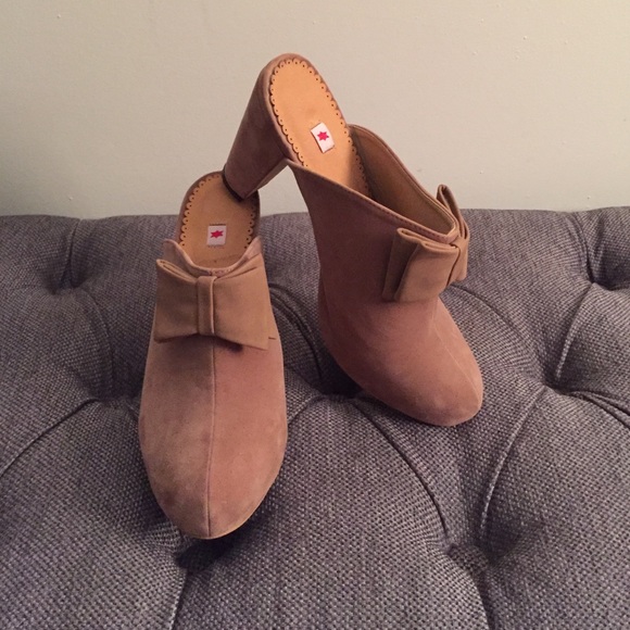 Beige clogs
