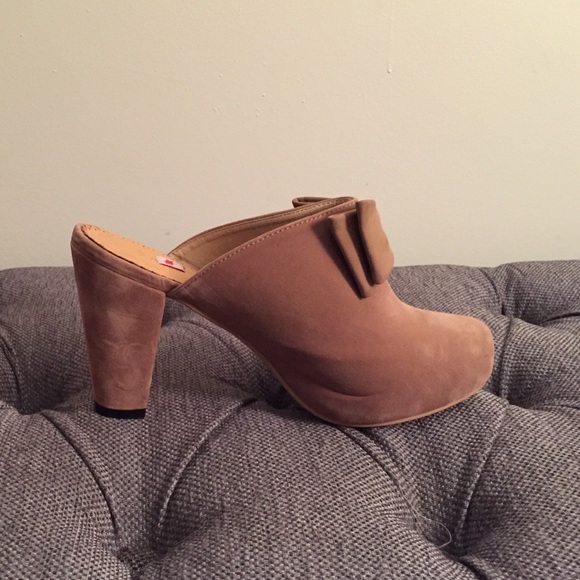 Beige clogs - Picture 2 of 4