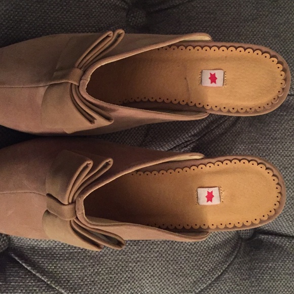 Beige clogs - Picture 3 of 4