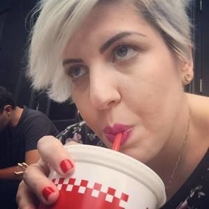 Meet your Posher, Débora