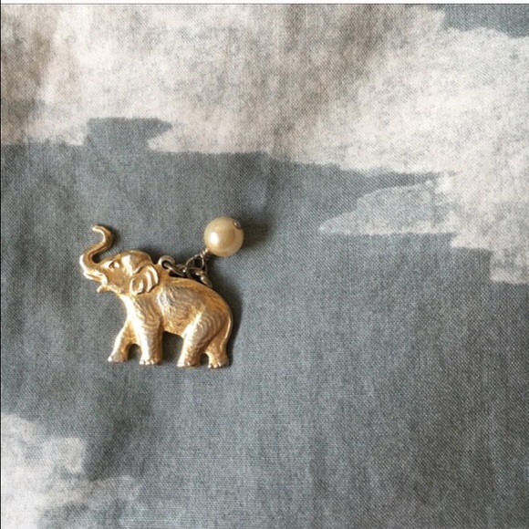 Lucky Elephant and Pearl Charm - Picture 3 of 3